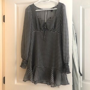 Flowy chiffon houndstooth print dress - NWT